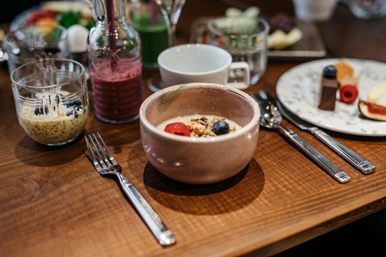Solo Sokos Hotel Torni Хельсинки Экстерьер фото A bowl of muesli with fruit